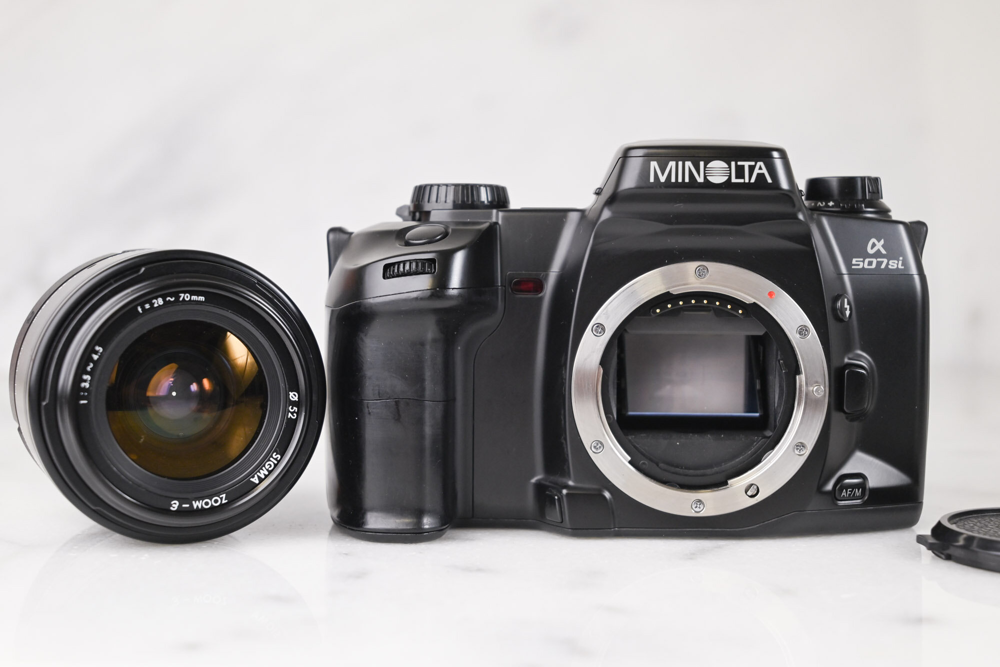 Minolta Maxxum 600si / 507si 35mm SLR Camera with Sigma Zoom AF 28